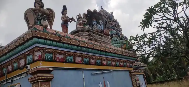 Arulmigu Chennakesava Perumal Temple, Periya Vellakuttai - 635752 அருள்மிகு சென்னகேசவப்பெருமாள் திருக்கோயில், பெரியவெள்ளக்குட்டை - 635752, Thirupathur - Ancient Temple Architecture and History Image 3