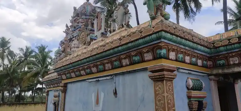 Arulmigu Chennakesava Perumal Temple, Periya Vellakuttai - 635752 அருள்மிகு சென்னகேசவப்பெருமாள் திருக்கோயில், பெரியவெள்ளக்குட்டை - 635752, Thirupathur - Ancient Temple Architecture and History Image 4