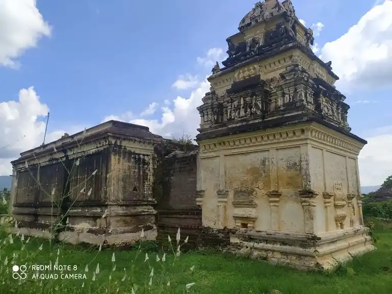 Arulmigu Chennakesava Perumal Temple, Pichanur - 635653 அருள்மிகு சென்னகேசவப்பெருமாள் திருக்கோயில், பிச்சனூர் - 635653, Thirupathur - Ancient Temple Architecture and History Image 2