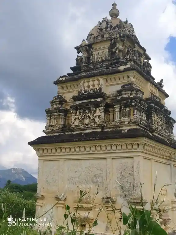 Arulmigu Chennakesava Perumal Temple, Pichanur - 635653 அருள்மிகு சென்னகேசவப்பெருமாள் திருக்கோயில், பிச்சனூர் - 635653, Thirupathur - Ancient Temple Architecture and History Image 3