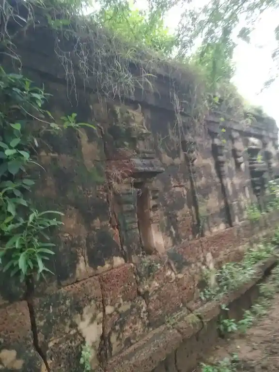 Arulmigu Chennakesavaperumal Temple, Near Street, Manallur - 631210 அருள்மிகு சென்னை கேசவபெருமாள் திருக்கோயில், -, Manallur - 631210, Tiruvallur - Ancient Temple Architecture and History Image 4