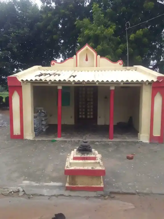 Arulmigu Chennakesavaperumal Temple, Near Village Street, Soorapundi - 601201 அருள்மிகு சென்னகேசவப்பெருமாள் திருக்கோயில், Near Village Street, Soorapundi - 601201, Tiruvallur - Ancient Temple Architecture and History Image 3