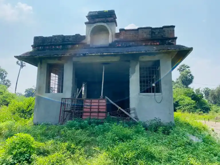 Arulmigu Chennakesvaperumal Temple, Near Water Tank, Avur - 601204 அருள்மிகு சென்னகேசவப் பெருமாள் திருக்கோயில், Near Water Tank, Avur - 601204, Tiruvallur - Ancient Temple Architecture and History Image 2