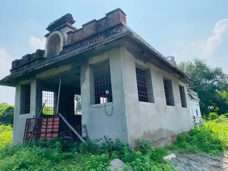 Arulmigu Chennakesvaperumal Temple, Near Water Tank, Avur - 601204 அருள்மிகு சென்னகேசவப் பெருமாள் திருக்கோயில், Near Water Tank, Avur - 601204, Tiruvallur - Ancient Temple Architecture and History Image 4
