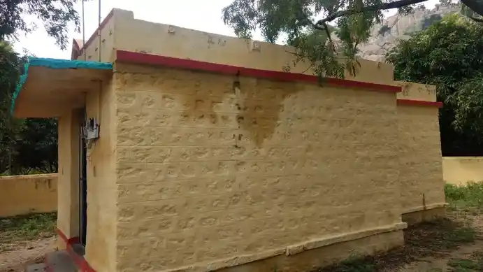 Arulmigu Chenrayaswamy Temple, Chandrapuram - 635651 அருள்மிகு சென்றாயசுவாமி திருக்கோயில், சந்திரபுரம் - 635651, Thirupathur - Ancient Temple Architecture and History Image 3