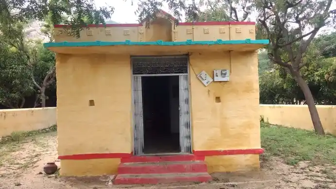 Arulmigu Chenrayaswamy Temple, Chandrapuram - 635651 அருள்மிகு சென்றாயசுவாமி திருக்கோயில், சந்திரபுரம் - 635651, Thirupathur - Ancient Temple Architecture and History Image 4