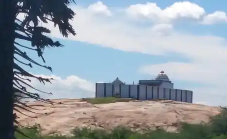 Arulmigu Chentraya Perumal Temple, Karisakkalanpatti - 625706 Arulmigu Chentraya Perumal Temple, Karisakkalanpatti - 625706, Madurai - Ancient Temple Architecture and History Image 4