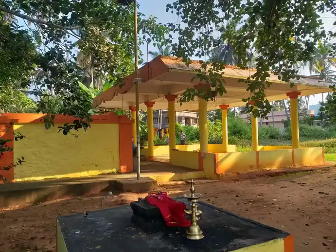 Arulmigu Chinkankavu Sastha Temple, Chinkankavu, Colachel - 629251 அருள்மிகு சிங்கங்காவு சாஸ்தா கோயில், சின்கன்காவு, குளச்சல் - 629251, Kanyakumari - Ancient Temple Architecture and History Image 2