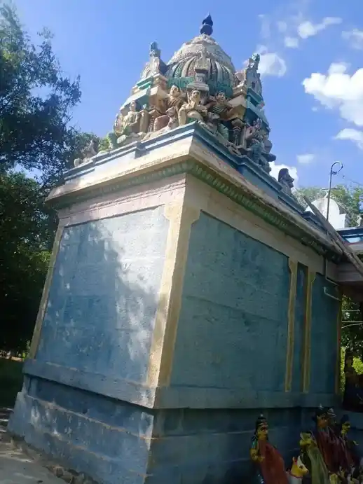 Arulmigu Chinna Adakkiyamman Periya Adakkiyamman Aandi Adivu Mayon Temple, Soorakkundu - 625106 அருள்மிகு சின்னடக்கியம்மன் பெரியடக்கியம்மன் மற்றும் ஆண்டி அடிவு மயோன் திருக்கோயில், Soorakkundu - 625106, Madurai - Ancient Temple Architecture and History Image 3