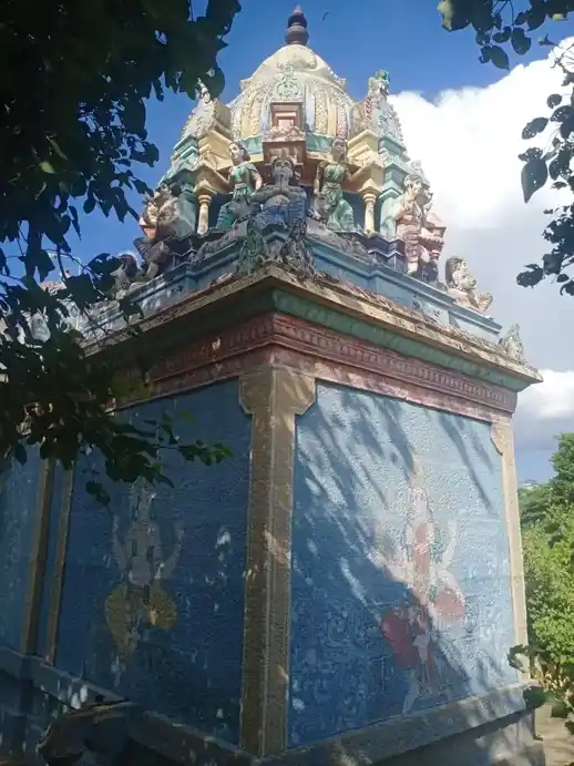 Arulmigu Chinna Adakkiyamman Periya Adakkiyamman Aandi Adivu Mayon Temple, Soorakkundu - 625106 அருள்மிகு சின்னடக்கியம்மன் பெரியடக்கியம்மன் மற்றும் ஆண்டி அடிவு மயோன் திருக்கோயில், Soorakkundu - 625106, Madurai - Ancient Temple Architecture and History Image 7