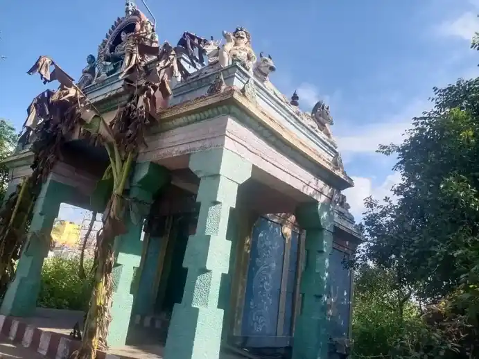 Arulmigu Chinna Adakkiyamman Periya Adakkiyamman Aandi Adivu Mayon Temple, Soorakkundu - 625106 அருள்மிகு சின்னடக்கியம்மன் பெரியடக்கியம்மன் மற்றும் ஆண்டி அடிவு மயோன் திருக்கோயில், Soorakkundu - 625106, Madurai - Ancient Temple Architecture and History Image 9
