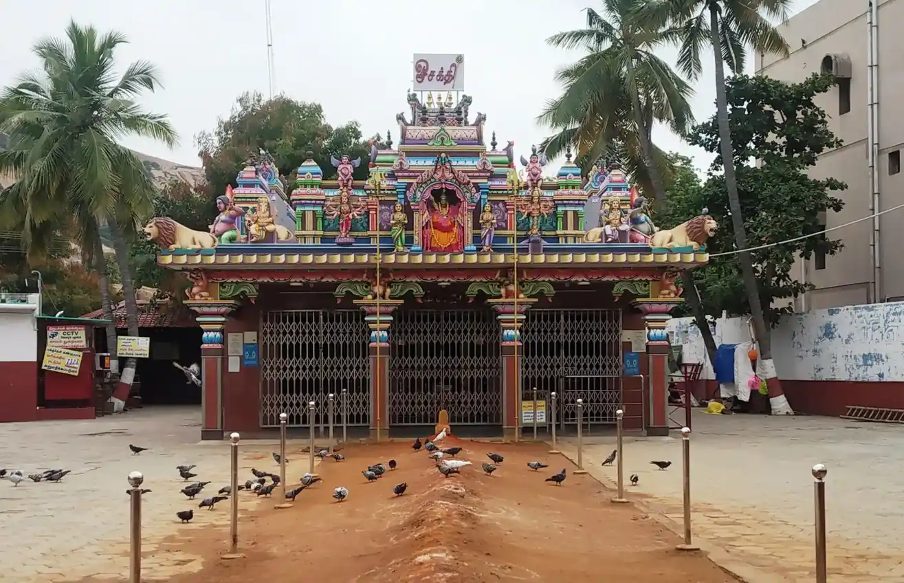 Arulmigu Chinna Ongaliamman Temple, Kattuputhur Road, Tiruchengode - 637211 அருள்மிகு சின்ன ஓங்காளியம்மன் திருக்கோயில், பள்ளிபாளையம் ரோடு, Tiruchengode - 637211, Namakkal - Ancient Temple Architecture and History Image 5