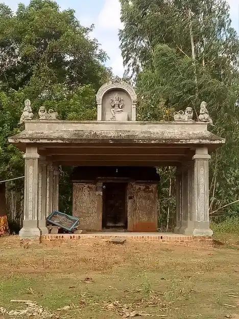 Arulmigu Chinnamuthu Periyamuthu Mariyamman Temple, Pullanviduthi - 622304 அருள்மிகு சின்னமுத்து பெரியமுத்துமாரியம்மன் திருக்கோயில், Pullanviduthi - 622304, Pudukkottai - Ancient Temple Architecture and History Image 2