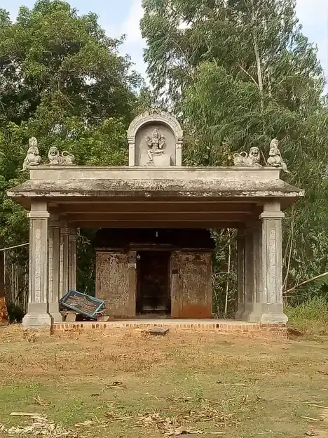 Arulmigu Chinnamuthu Periyamuthu Mariyamman Temple, Pullanviduthi - 622304 அருள்மிகு சின்னமுத்து பெரியமுத்துமாரியம்மன் திருக்கோயில், Pullanviduthi - 622304, Pudukkottai - Ancient Temple Architecture and History Image 4