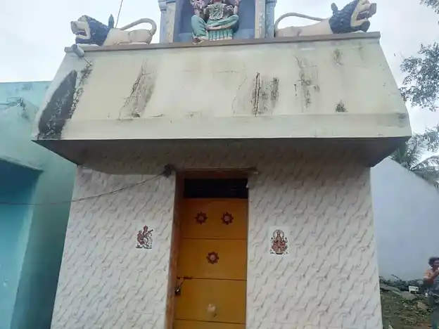 Arulmigu Chinnapovilzi Dedukaragam Temple, Belamaranahalli - 636808 Arulmigu Chinnapovilzi Dedukaragam Temple, Belamaranahalli - 636808, Dharmapuri - Ancient Temple Architecture and History Image 2