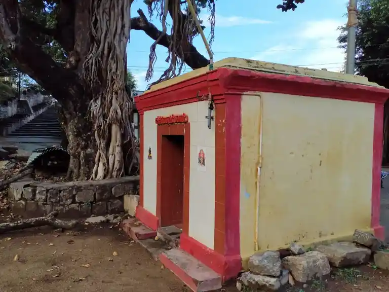 Arulmigu Chinnathambi Temple, Courtallam - 627802 Arulmigu Chinnathambi Temple, Courtallam - 627802, Tenkasi - Ancient Temple Architecture and History Image 2