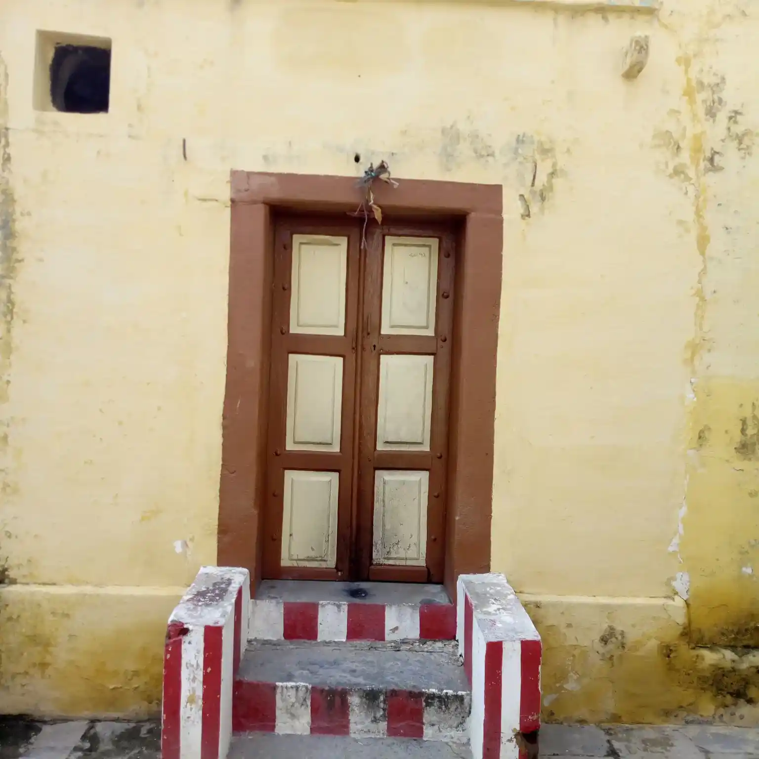 Arulmigu Chirukudi Velalar Palani Andavar Temple, Mullikulam - 626138 சிறுகுடி வேளாளர் பழனியாண்டவர் திருக்கோயில், முள்ளிக்குளம் - 626138, Virudhunagar - Ancient Temple Architecture and History Image 3