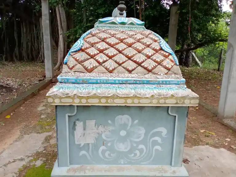 Arulmigu Chithiperumal Veeranar Temple, Nallanayagapuram, Agaravattaram - 609102 அருள்மிகு சித்திபெருமாள் வீரனார் திருக்கோயில், Nallanayagapuram, Sirkali - 609102, Mayiladuthurai - Ancient Temple Architecture and History Image 4