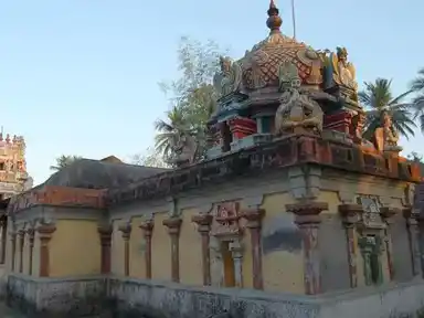 Arulmigu Chithira Ratha Vallaba Perumal Temple, Kuruvithurai - 625207 அருள்மிகு சித்திரரத வல்லப பெருமாள் திருக்கோயில், குருவித்துறை - 625207, Madurai - Ancient Temple Architecture and History Image 2