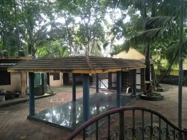 Arulmigu Chunaikkarai Sastha Temple, Valiyatrumugam, Ponmanai - 629161 Temple