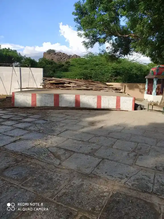 Arulmigu Daduthandanadhar Temple, Thaiyur - 604205 அருள்மிகு தடுத்தாண்டேஸ்வரர் திருக்கோயில், Thaiyur - 604205, Viluppuram - Ancient Temple Architecture and History Image 2