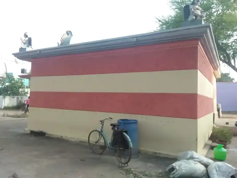 Arulmigu Damodara Perumal Temple, Near Govt. Arts College, Errapatti - 636705 அருள்மிகு தாமோதரப்பெருமாள் திருக்கோயில், Near Govt. Arts College, Errapatti - 636705, Dharmapuri - Ancient Temple Architecture and History Image 2