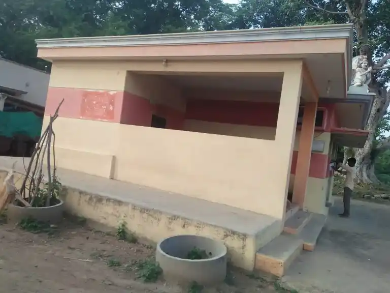 Arulmigu Damodara Perumal Temple, Near Govt. Arts College, Errapatti - 636705 அருள்மிகு தாமோதரப்பெருமாள் திருக்கோயில், Near Govt. Arts College, Errapatti - 636705, Dharmapuri - Ancient Temple Architecture and History Image 4