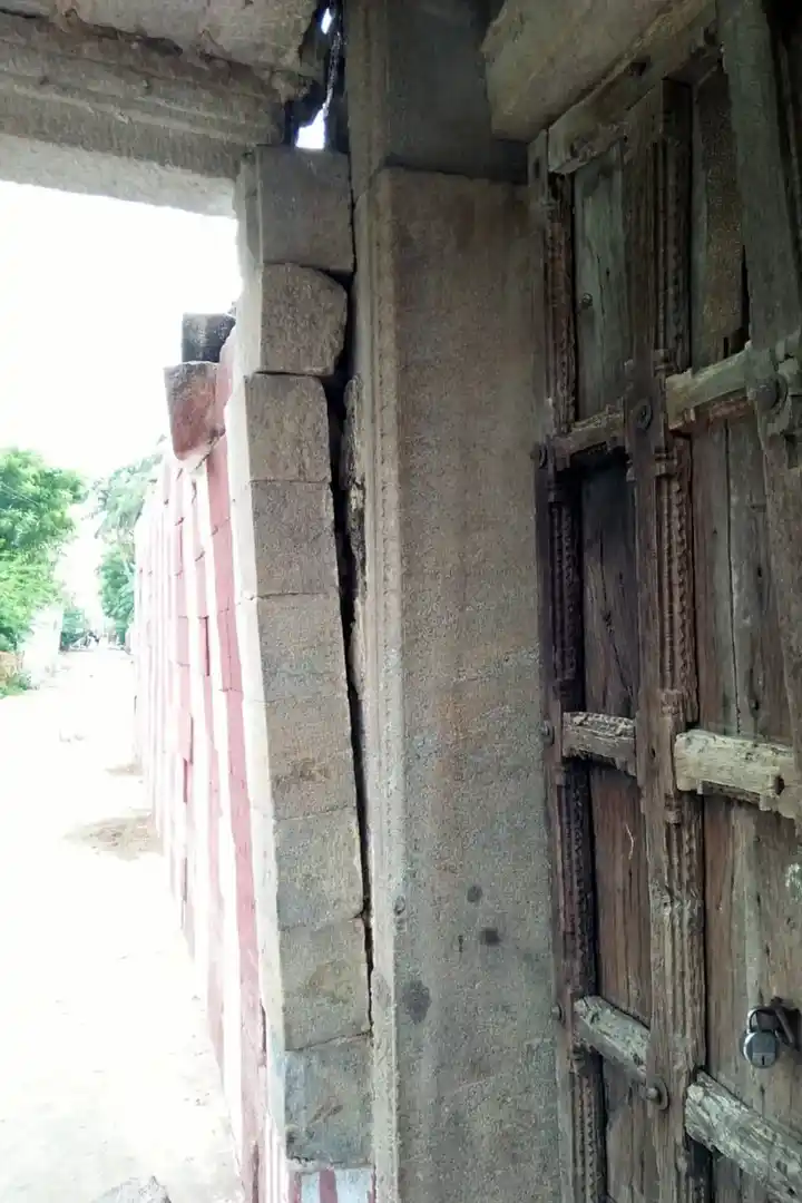 Arulmigu Deiveeswaramudaiyar Temple, Cheranmahadevi - 627414 அருள்மிகு தெய்வீஸ்வரமுடையார் திருக்கோயில், Cheranmahadevi - 627414, Tirunelveli - Ancient Temple Architecture and History Image 2