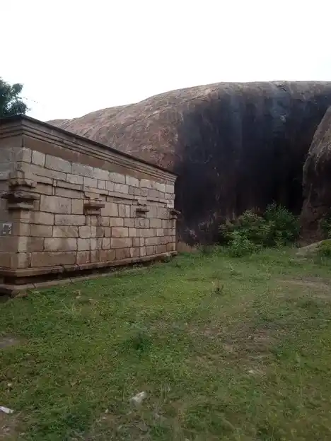 Arulmigu Devanathaswamy Temple, Devarmalai, Thirumayam Taluk - 622422 அருள்மிகு தேவநாதசுவாமி திருக்கோயில், தேவர்மலை, திருமயம் வட்டம் - 622422, Pudukkottai - Ancient Temple Architecture and History Image 2