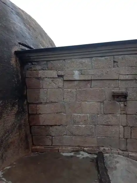 Arulmigu Devanathaswamy Temple, Devarmalai, Thirumayam Taluk - 622422 அருள்மிகு தேவநாதசுவாமி திருக்கோயில், தேவர்மலை, திருமயம் வட்டம் - 622422, Pudukkottai - Ancient Temple Architecture and History Image 5