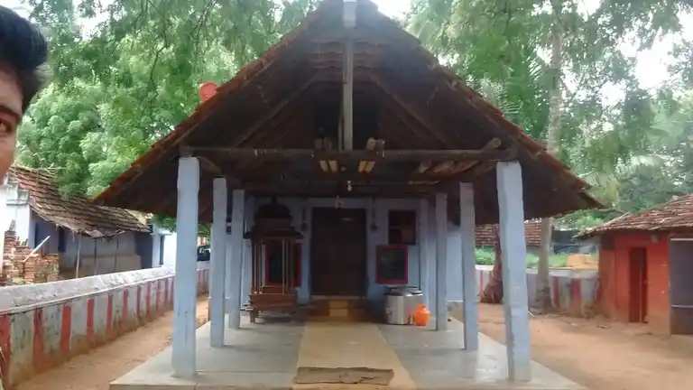 Arulmigu Devapandiya Maharaja Temple, Valliyoor - 627117 அருள்மிகு தெய்வபாண்டிய மகாராஜாகோயில், வள்ளியூர், இராதாபுரம் வட்டம், திருநெல்வேலி மாவட்டம் கோயில், Valliyoor - 627117, Tirunelveli - Ancient Temple Architecture and History Image 3