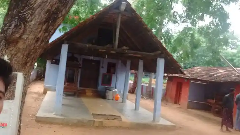 Arulmigu Devapandiya Maharaja Temple, Valliyoor - 627117 அருள்மிகு தெய்வபாண்டிய மகாராஜாகோயில், வள்ளியூர், இராதாபுரம் வட்டம், திருநெல்வேலி மாவட்டம் கோயில், Valliyoor - 627117, Tirunelveli - Ancient Temple Architecture and History Image 4