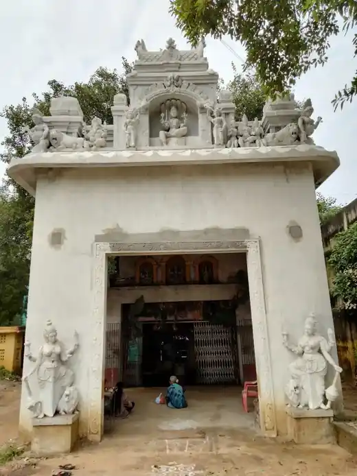 Arulmigu Devi Bhavaniputhiamman Temple, Near Street, Kavaraipettai - 601201 அருள்மிகு தேவி பவனிபுத்தியம்மன் திருக்கோயில், Near Street, Kavaraipettai - 601201, Tiruvallur - Ancient Temple Architecture and History Image 2