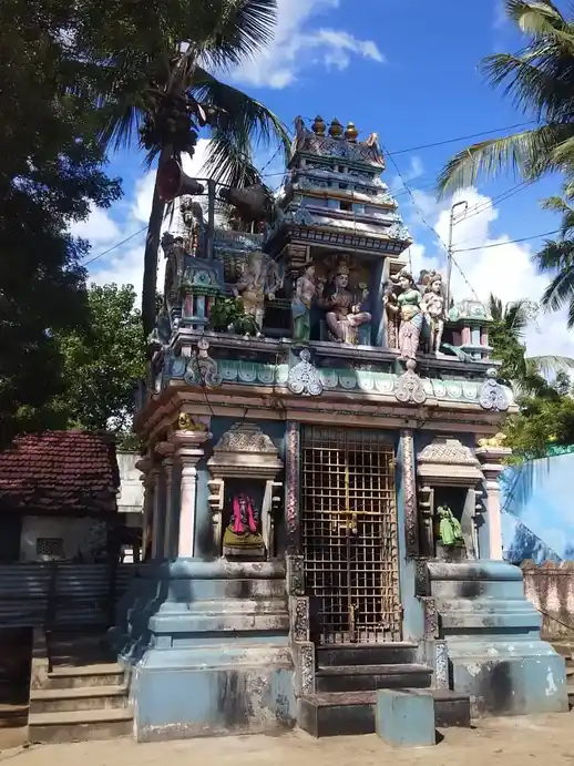 Arulmigu Devi Karumaariyamman Temple, Nalvarkoilpettai, Thirukalukundram - 603109 அருள்மிகு தேவி கருமாரியம்மன் திருக்கோயில், Nalvarkoilpettai, Thirukalukundram - 603109, Chengalpattu - Ancient Temple Architecture and History Image 4