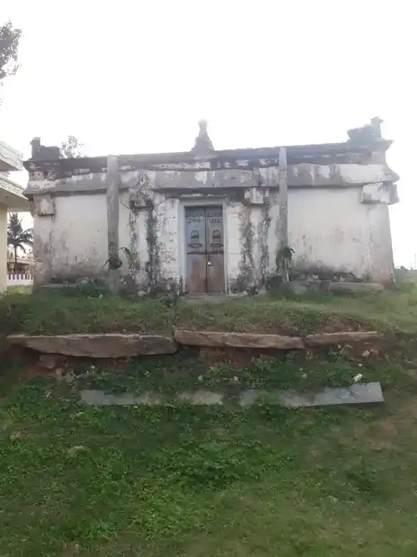 Arulmigu Dhanasur Basuveshwarar Temple, Santhanapalli - 635107 அருள்மிகு தனசூர் பசுவேஸ்வரர் திருக்கோயில், Santhanapalli - 635107, Krishnagiri - Ancient Temple Architecture and History Image 2