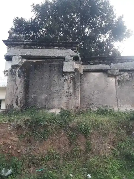 Arulmigu Dhanasur Basuveshwarar Temple, Santhanapalli - 635107 அருள்மிகு தனசூர் பசுவேஸ்வரர் திருக்கோயில், Santhanapalli - 635107, Krishnagiri - Ancient Temple Architecture and History Image 4