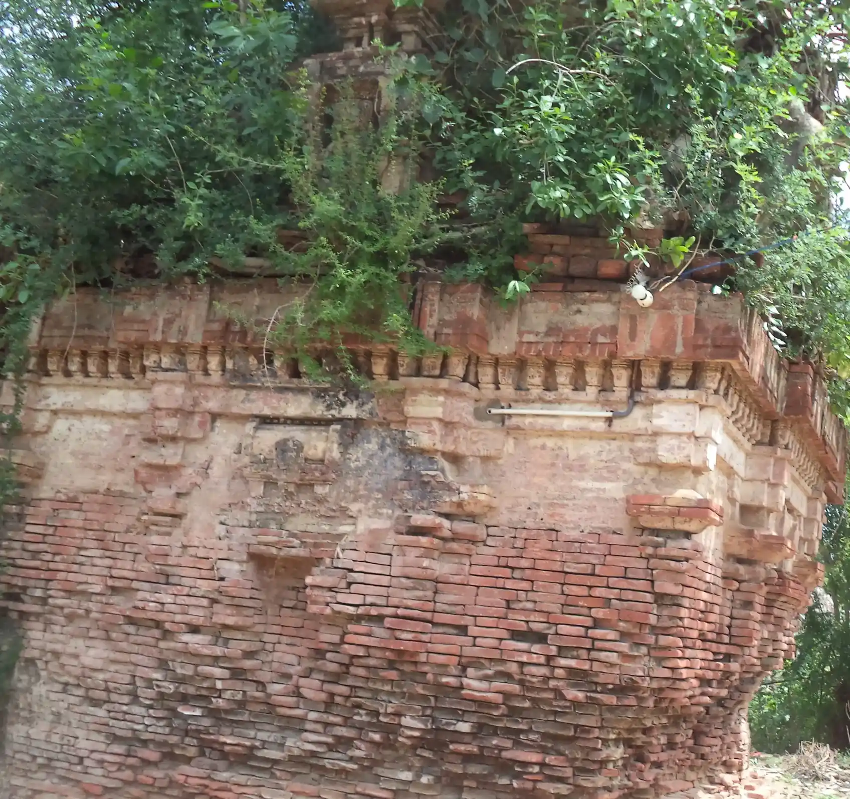 Arulmigu Dharmapurieswarar Temple, Kuttur - 611105 அருள்மிகு பழனியாண்டவர் மற்றும் தர்மபுரீஸ்வரர் திருக்கோயில், Kuttur - 611105, Nagapattinam - Ancient Temple Architecture and History Image 2
