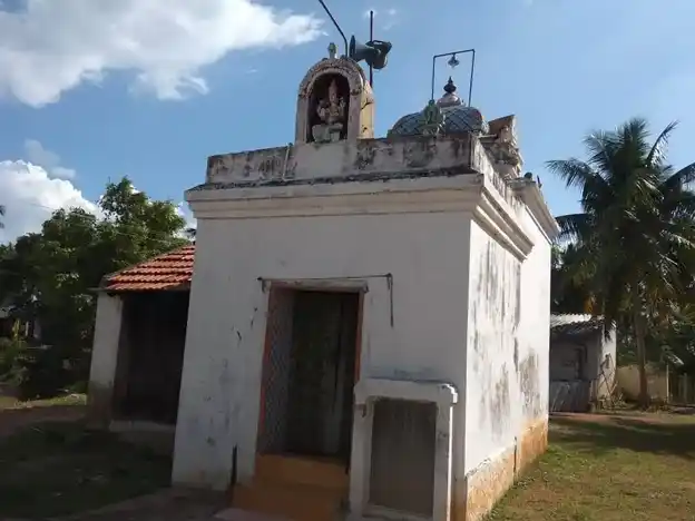 Arulmigu Dharmar Thuropathiamman and Pillaiyar Temple, Vallathirakottai, Alangudi Taluk - 622303 அருள்மிகு தர்மர் திரௌபதியம்மன் மற்றும் பிள்ளையார் திருக்கோயில், வல்லத்திராக்கோட்டை, ஆலங்குடி வட்டம் - 622303, Pudukkottai - Ancient Temple Architecture and History Image 3