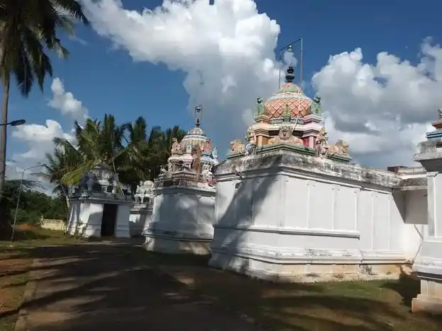 Arulmigu Dharmar Thuropathiamman and Pillaiyar Temple, Vallathirakottai, Alangudi Taluk - 622303 அருள்மிகு தர்மர் திரௌபதியம்மன் மற்றும் பிள்ளையார் திருக்கோயில், வல்லத்திராக்கோட்டை, ஆலங்குடி வட்டம் - 622303, Pudukkottai - Ancient Temple Architecture and History Image 5