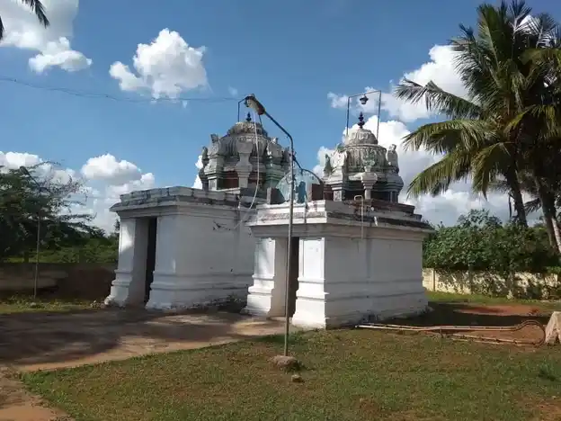 Arulmigu Dharmar Thuropathiamman and Pillaiyar Temple, Vallathirakottai, Alangudi Taluk - 622303 அருள்மிகு தர்மர் திரௌபதியம்மன் மற்றும் பிள்ளையார் திருக்கோயில், வல்லத்திராக்கோட்டை, ஆலங்குடி வட்டம் - 622303, Pudukkottai - Ancient Temple Architecture and History Image 9