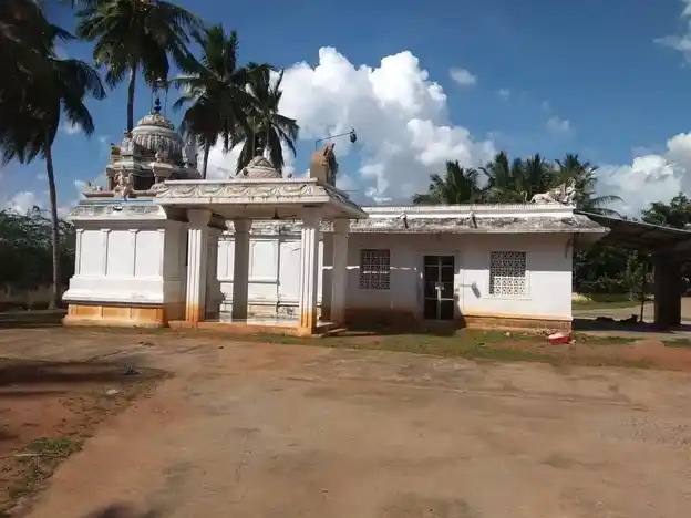 Arulmigu Dharmar Thuropathiamman and Pillaiyar Temple, Vallathirakottai, Alangudi Taluk - 622303 அருள்மிகு தர்மர் திரௌபதியம்மன் மற்றும் பிள்ளையார் திருக்கோயில், வல்லத்திராக்கோட்டை, ஆலங்குடி வட்டம் - 622303, Pudukkottai - Ancient Temple Architecture and History Image 11