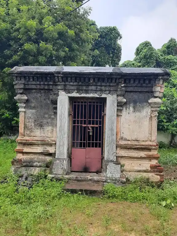 Arulmigu Dharmaraja Sokkanathar Vakaiyara Temple, Poorivakkam - 601102 அருள்மிகு தர்மராஜா சொக்கநாதர் வகையறா திருக்கோயில், பூரிவாக்கம் - 601102, Tiruvallur - Ancient Temple Architecture and History Image 2