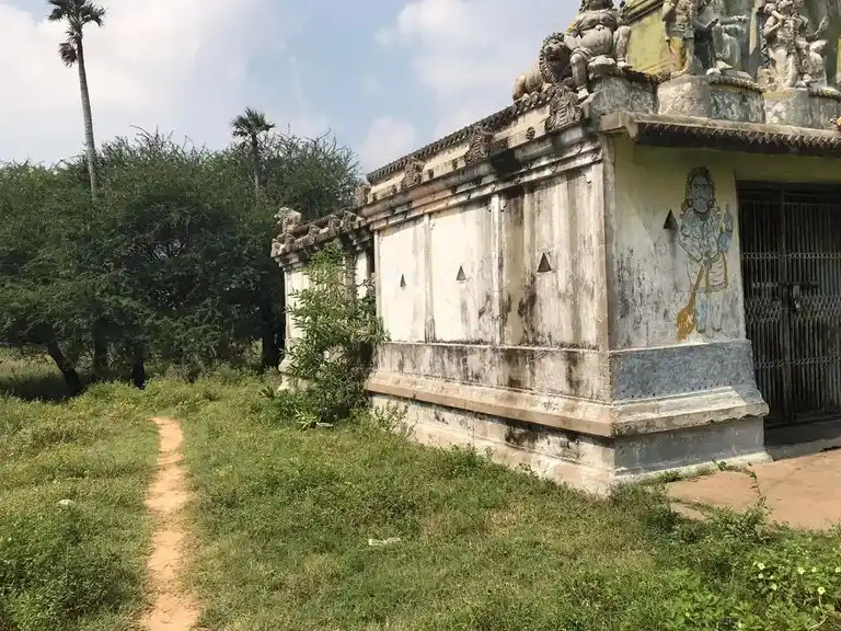 Arulmigu Dharmaraja Throupathiamman Temple, End Of The Village, Vadakkunallur - 601204 Temple