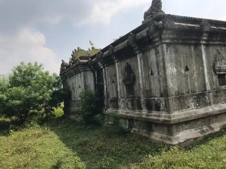Arulmigu Dharmaraja Throupathiamman Temple, End Of The Village, Vadakkunallur - 601204 அருள்மிகு தர்மராஜா திரௌபதியம்மன் திருக்கோயில், End Of The Village, Vadakkunallur - 601204, Tiruvallur - Ancient Temple Architecture and History Image 2