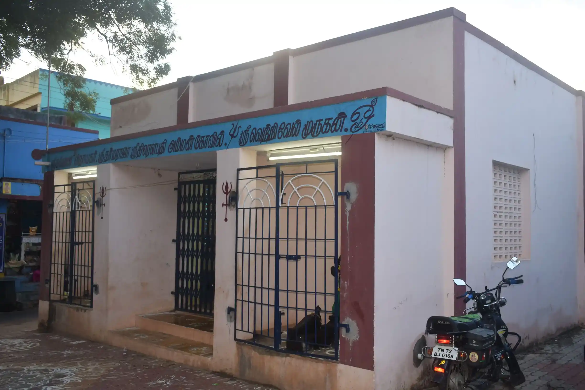 Arulmigu Dharmaraja Throupathiyamman Temple, Mela Kalangal - 627854 அருள்மிகு தர்மராஜா திரௌபதி அம்மன் திருக்கோயில், Mela Kalangal - 627854, Tenkasi - Ancient Temple Architecture and History Image 3