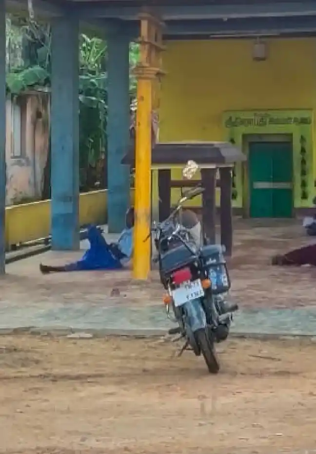 Arulmigu Dharmaraja Throwpathiyamman Temple, Near Manthaiveli Ground, Musaravakkam - 631551 அருள்மிகு தர்மராஜா திரௌபதியம்மன் திருக்கோயில், Near Manthaiveli Ground, Musaravakkam - 631551, Kancheepuram - Ancient Temple Architecture and History Image 5