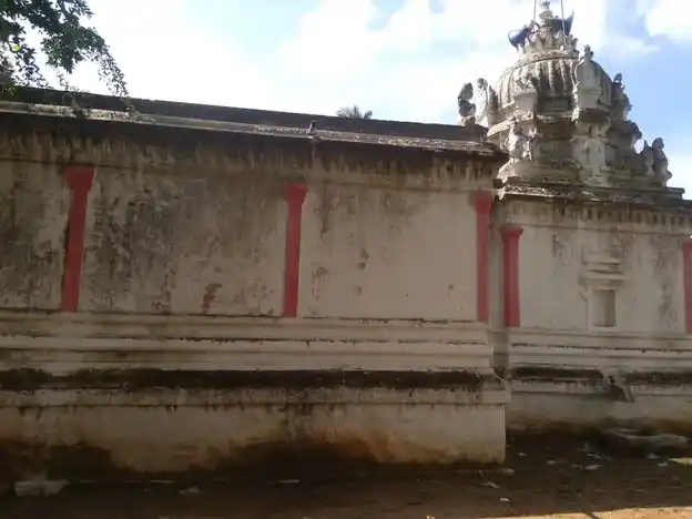 Arulmigu Dharmarajar and Throwpathiamman Temple, Kurisilapattu - 635702 அருள்மிகு தர்மராஜர் மற்றும் திரௌபதியம்மன் திருக்கோயில், குரிசிலாப்பட்டு - 635702, Thirupathur - Ancient Temple Architecture and History Image 2