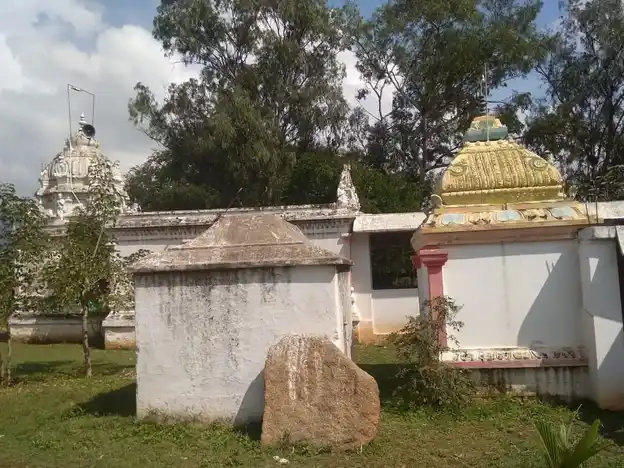 Arulmigu Dharmarajar and Throwpathiamman Temple, Kurisilapattu - 635702 அருள்மிகு தர்மராஜர் மற்றும் திரௌபதியம்மன் திருக்கோயில், குரிசிலாப்பட்டு - 635702, Thirupathur - Ancient Temple Architecture and History Image 3