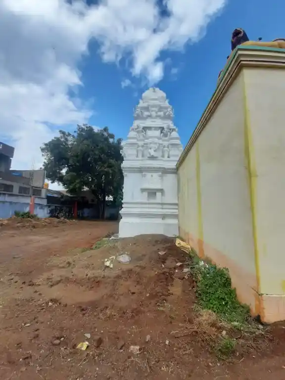 Arulmigu Dharmarajar Drowpathiyamman Temple, Nariyanahalli - 635111 அருள்மிகு தர்மராயர் திருக்கோயில், Nariyanahalli - 635111, Dharmapuri - Ancient Temple Architecture and History Image 7