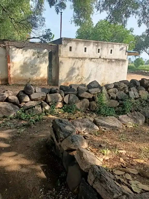 Arulmigu Dharmarajar Pidari Iyyanar Vagaiyara Temple, Veppanatham - 636102 அருள்மிகு தர்மராஜர், பிடாரி, அய்யனார் வகையறா திருக்கோயில், Veppanatham - 636102, Salem - Ancient Temple Architecture and History Image 3